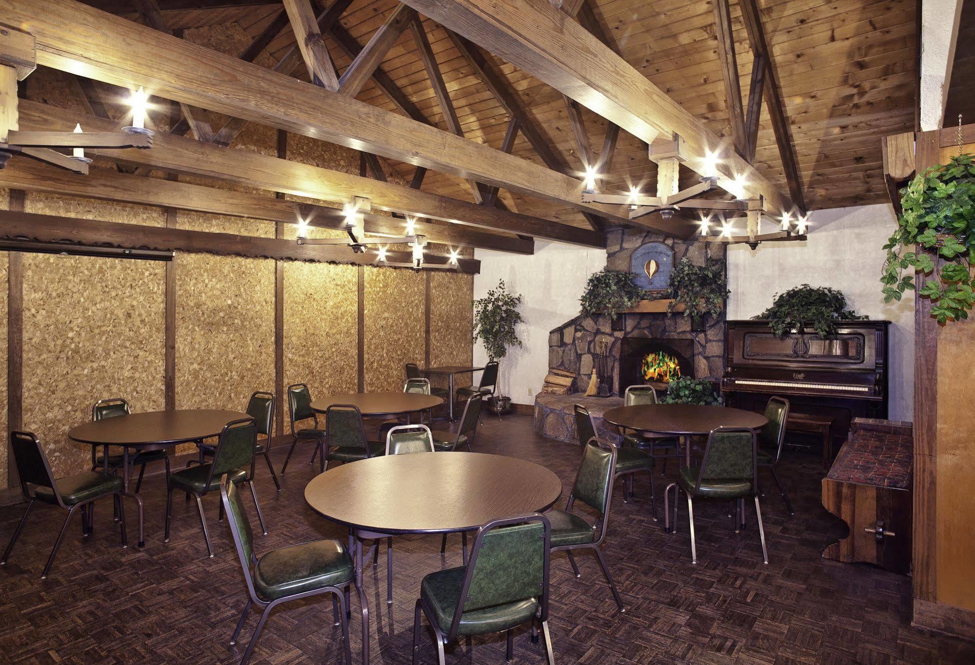 Helendorf River Inn, Suites & Conference Center Εξωτερικό φωτογραφία